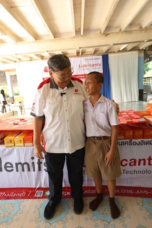 Football clinic & the “Board of Happiness”, Ang Thong