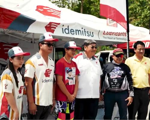 Supporting young motocross riders, Loei
